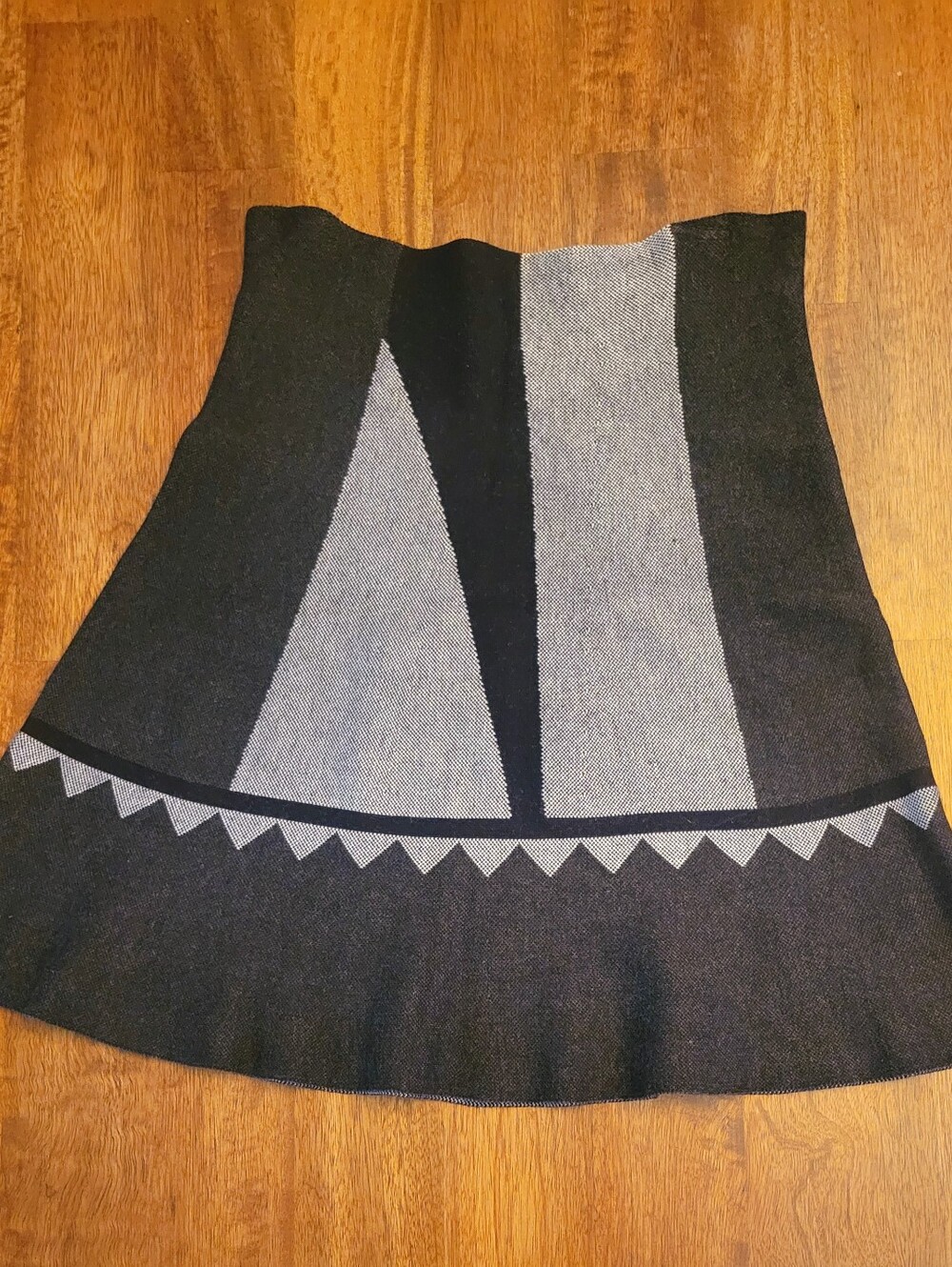 Max Studio: Women's Black & Gray Geometric A-Line Skirt